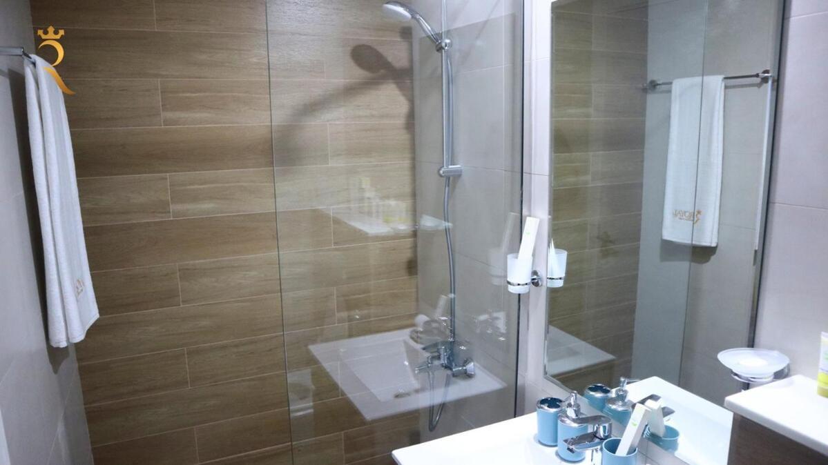 Masdar 2br Luxe Pool Comfy Near Auh